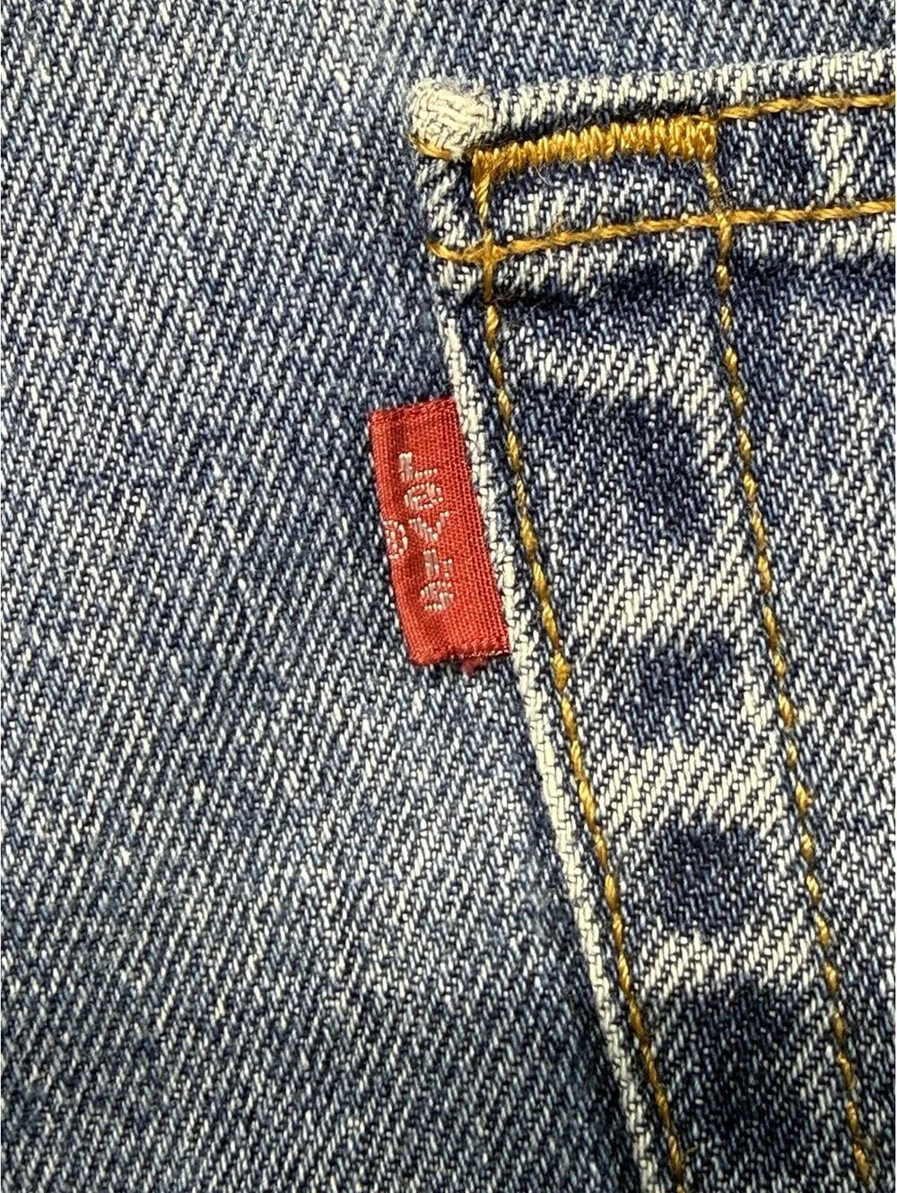 Levi's Men's Light Wash Blue Relaxed Fit Straight Cotton Denim Jeans 550
